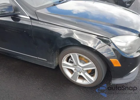 2011 Mercedes-Benz C 300 Luxury/Sport z USA, uszkodzony, nr VIN WDDGF5EB2BR168537